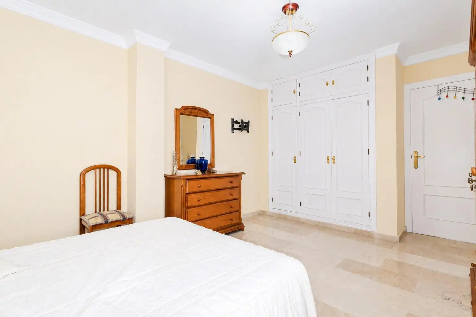 Dormitori de Apartament en venda en Estepona amb Terrassa