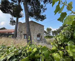 Vista exterior de Finca rústica en venda en La Torre de Claramunt amb Jardí privat