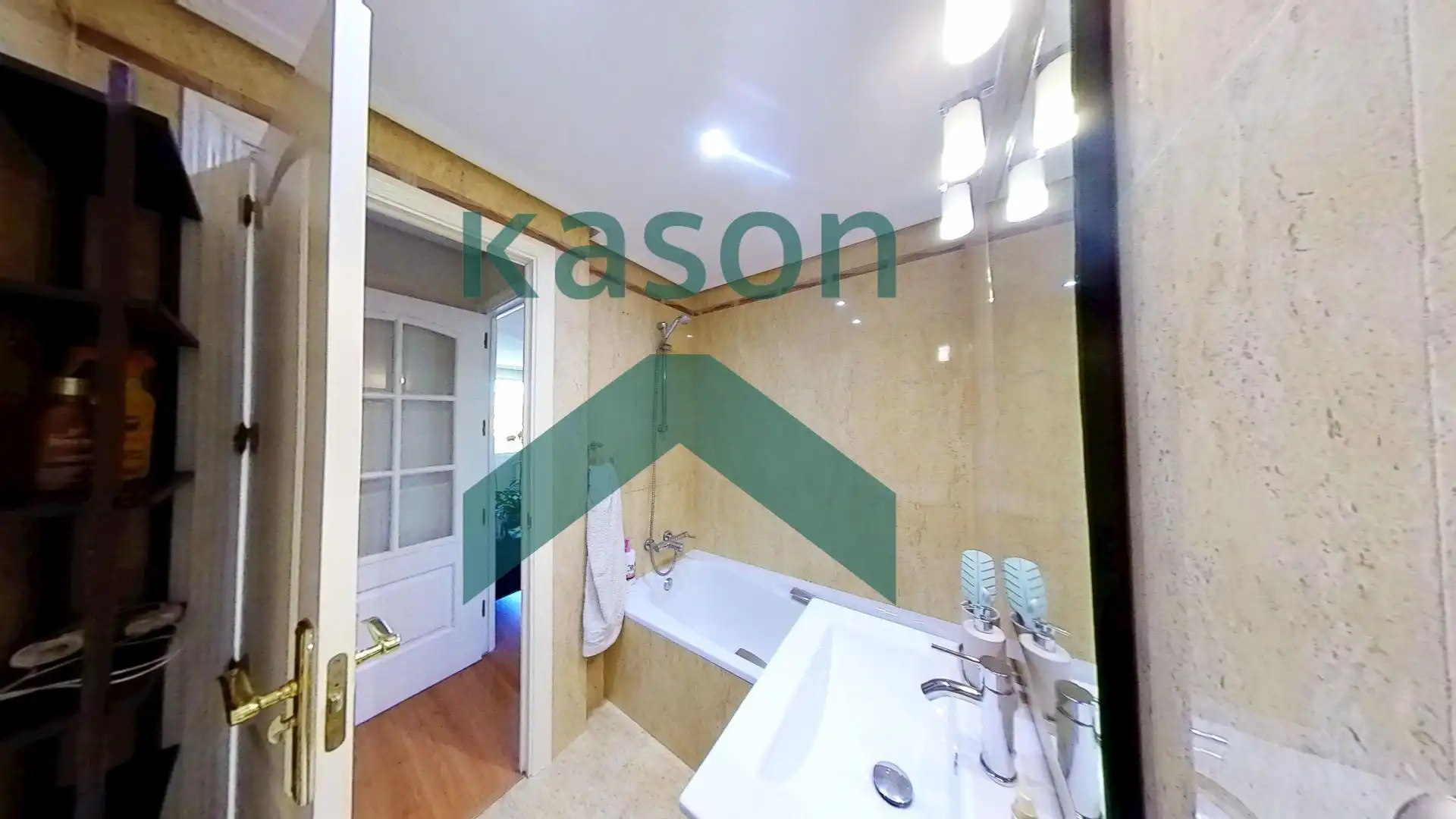 Bathroom of Flat for sale in Madrid  with Heating and Storage room