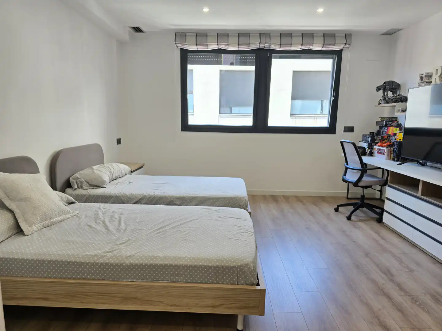 Schlafzimmer von Einfamilien-Reihenhaus zum Verkauf in Sabadell mit Terrasse und Schwimmbad