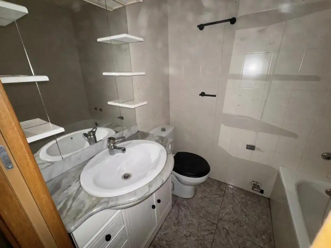 Badezimmer von Erdgeschoss zum Verkauf in Sant Andreu de la Barca mit Gemeinschaftspool