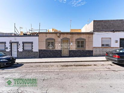 Vista exterior de Casa adosada en venda en El Ejido amb Terrassa