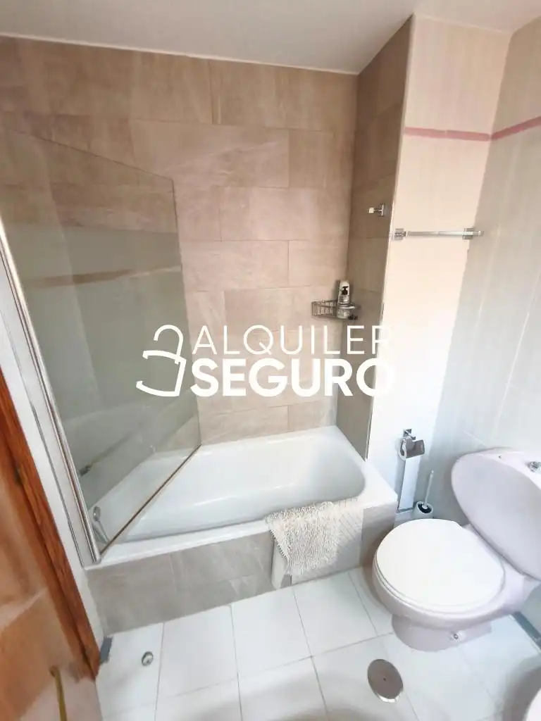 Villa con piscina in affitto a Santiago Bernabéu, imagen 5