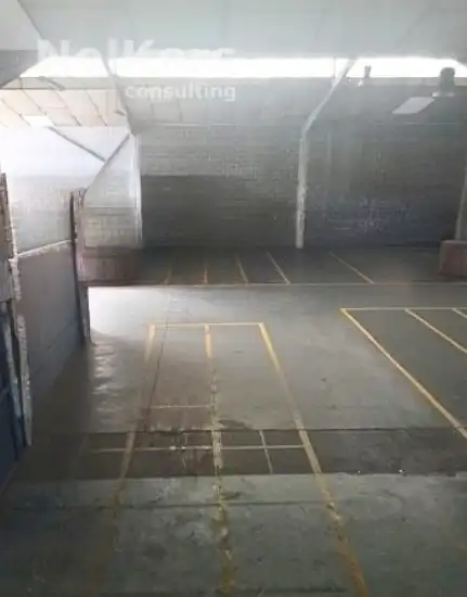 Parkplatz von Fabrikhallen zum Verkauf in La Serreta