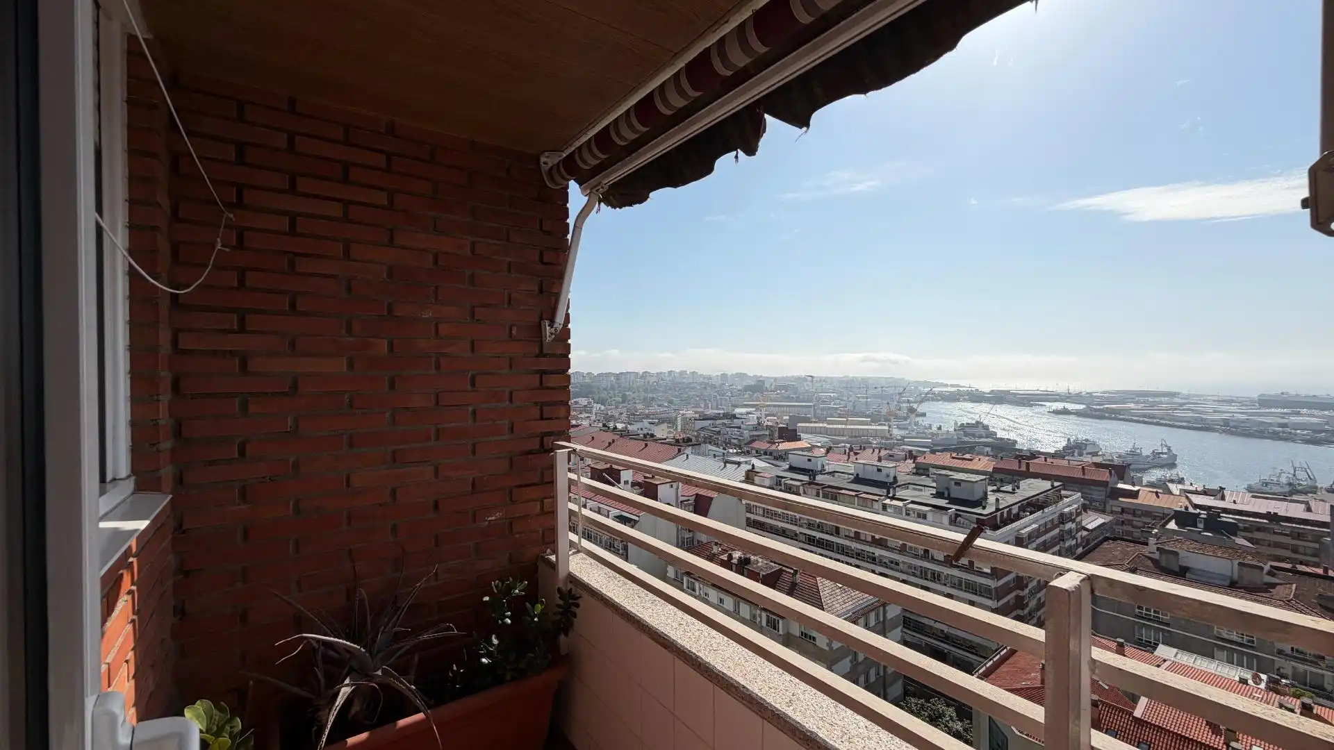 Terrassa de Pis en venda en Vigo  amb Calefacció i Traster