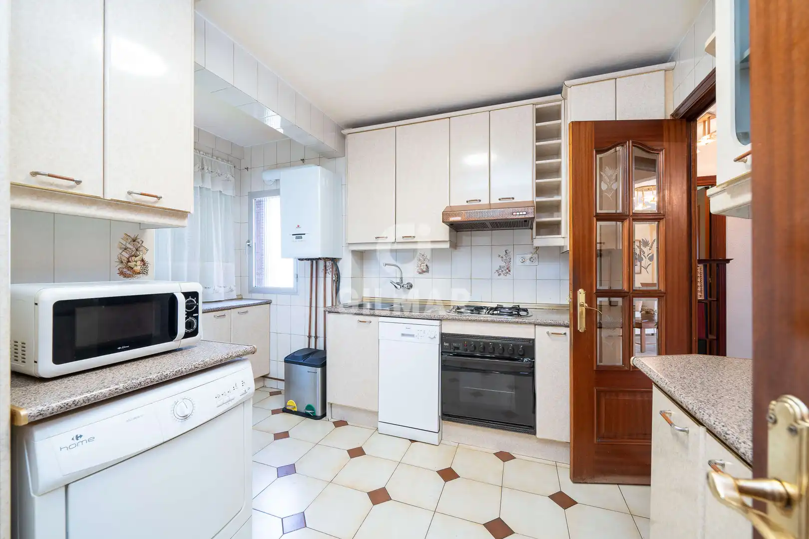 Cocina de Piso en venta en Madrid con Calefacción y Balcón