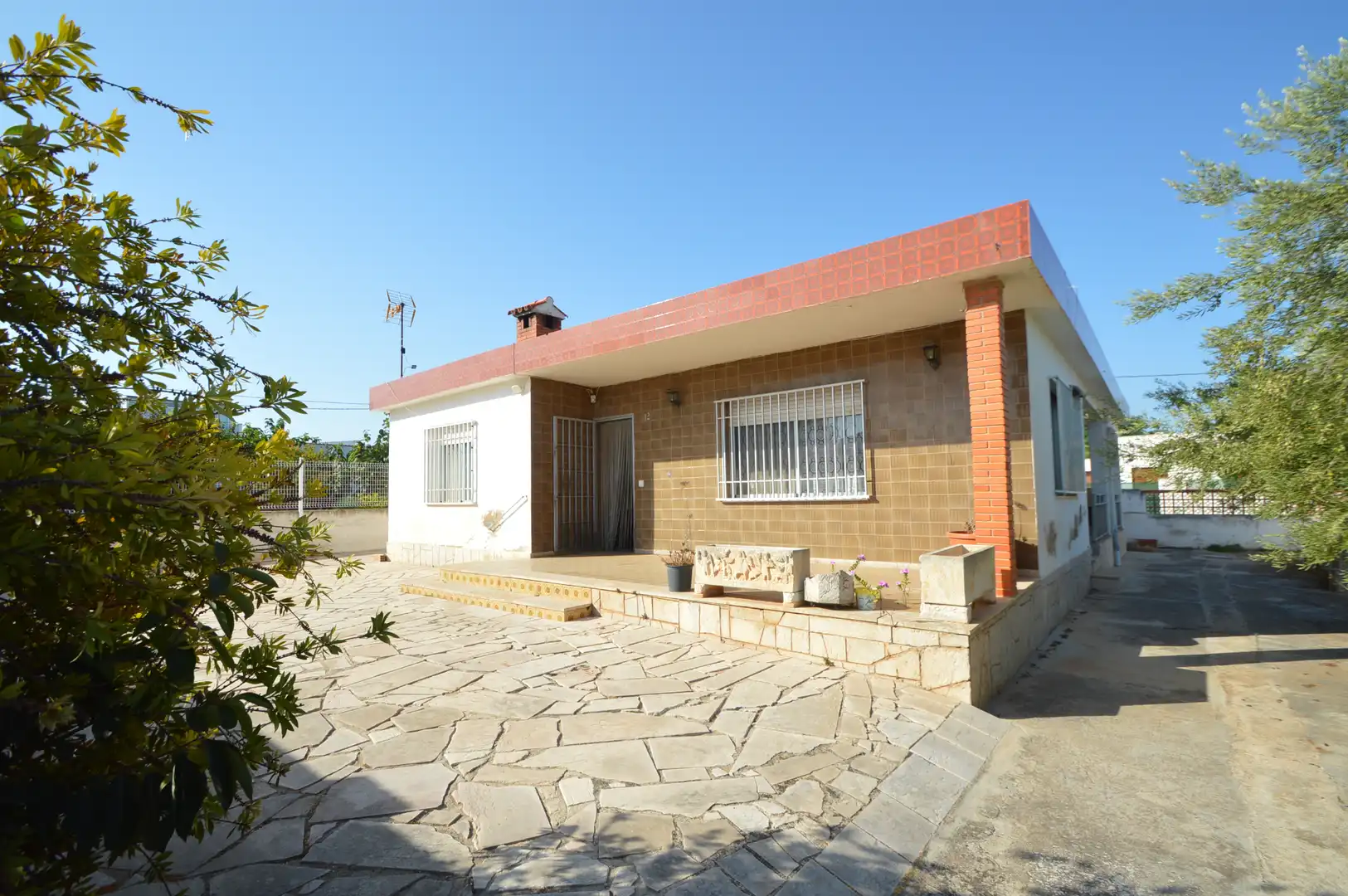 Vista exterior de Casa o xalet en venda en Vinaròs amb Calefacció, Jardí privat i Terrassa