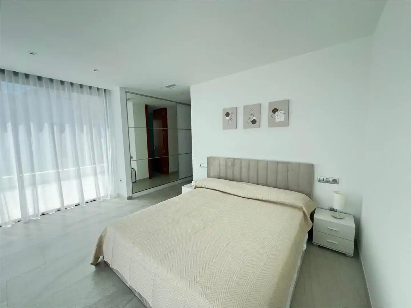 Habitación de Casa o chalet de alquiler en Benidorm con Aire acondicionado, Jardín privado y Trastero
