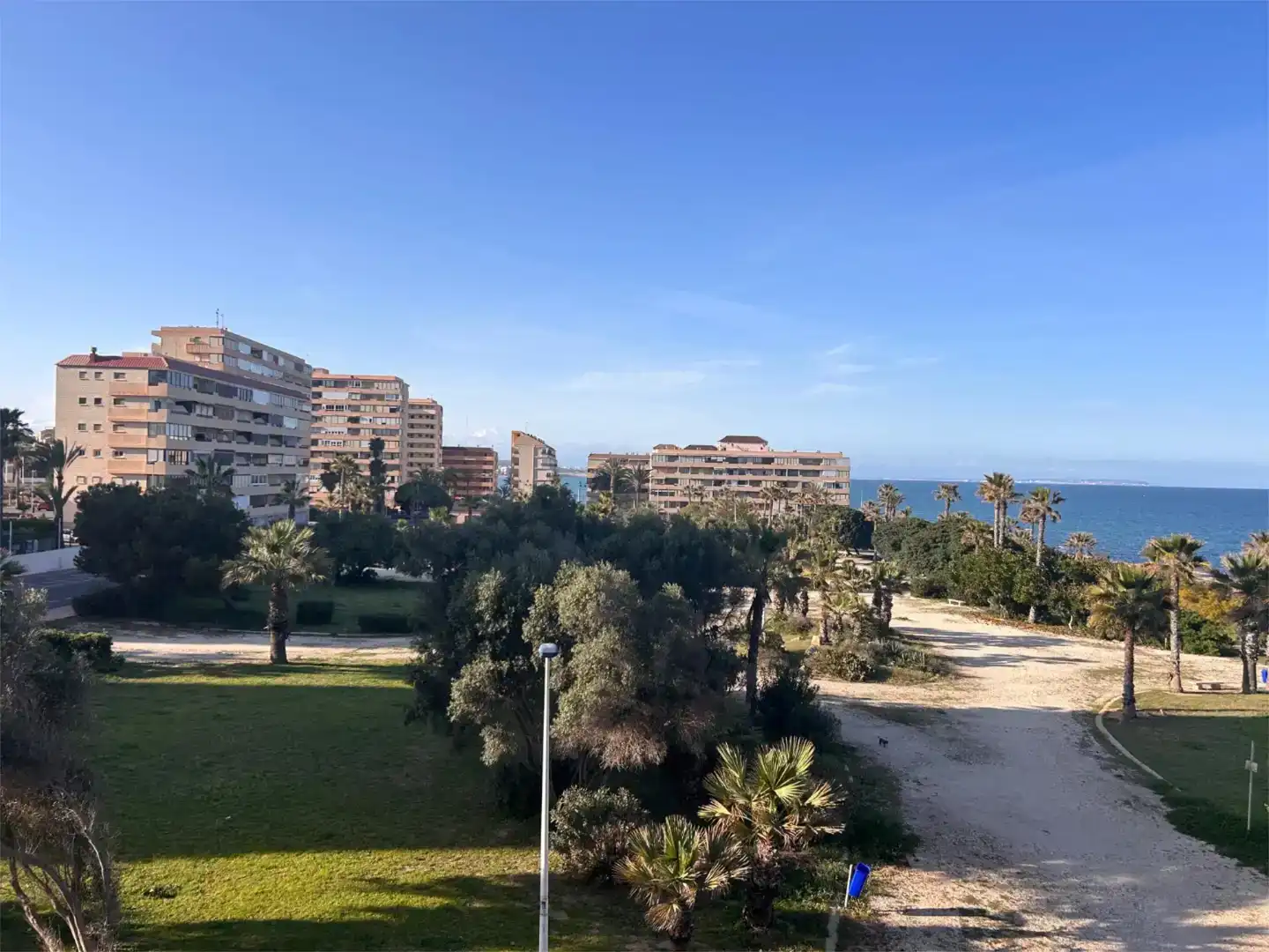 Vista exterior de Pis en venda en Torrevieja amb Aire condicionat i Balcó