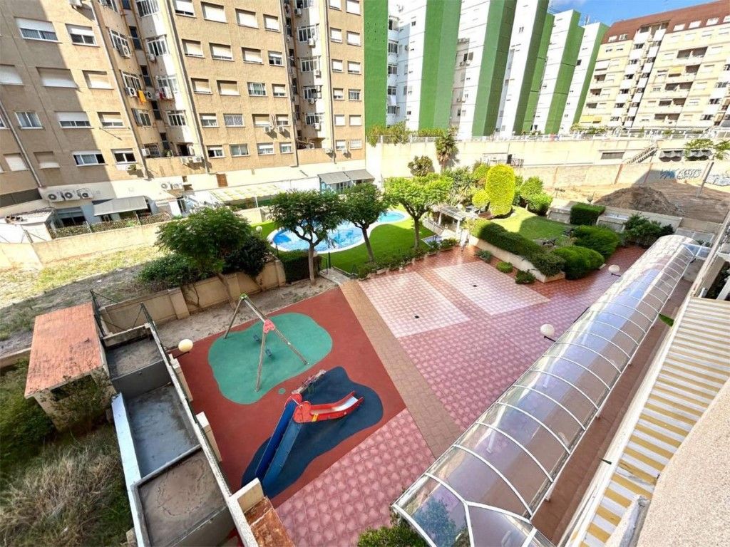Exterior view of Apartment for sale in  Valencia Capital  with Private garden and Swimming Pool