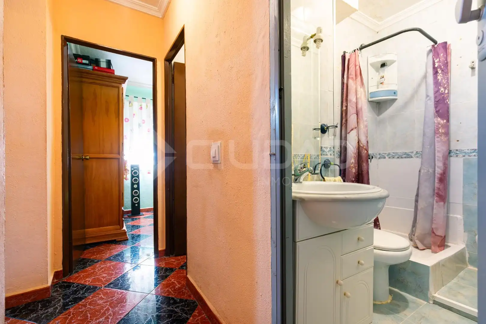 Bathroom of Flat for sale in Sevilla  with Air Conditioner