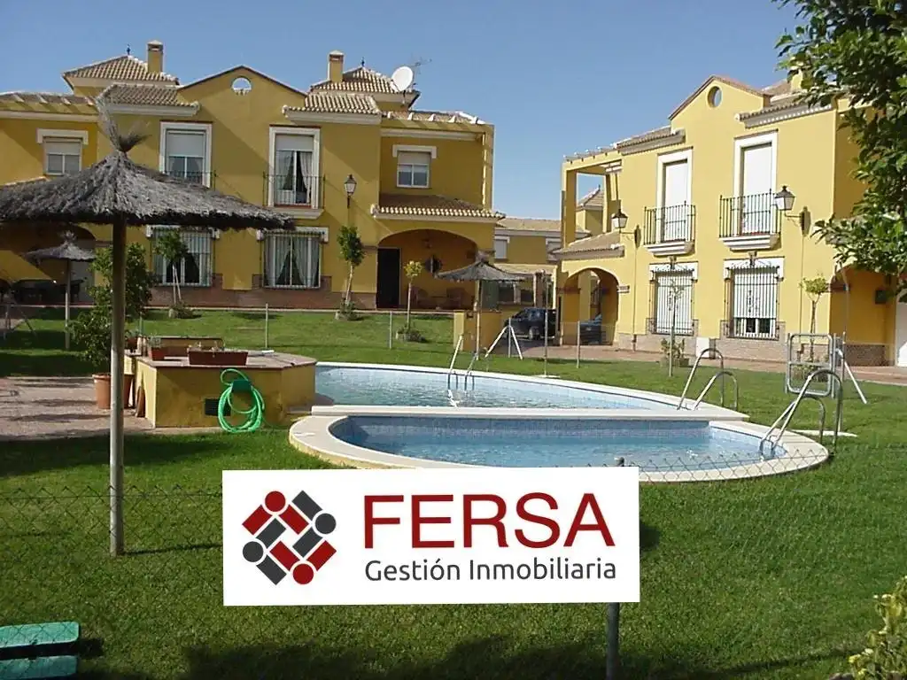 Casa aparellada en venda a Vistahermosa - Fuentebravía