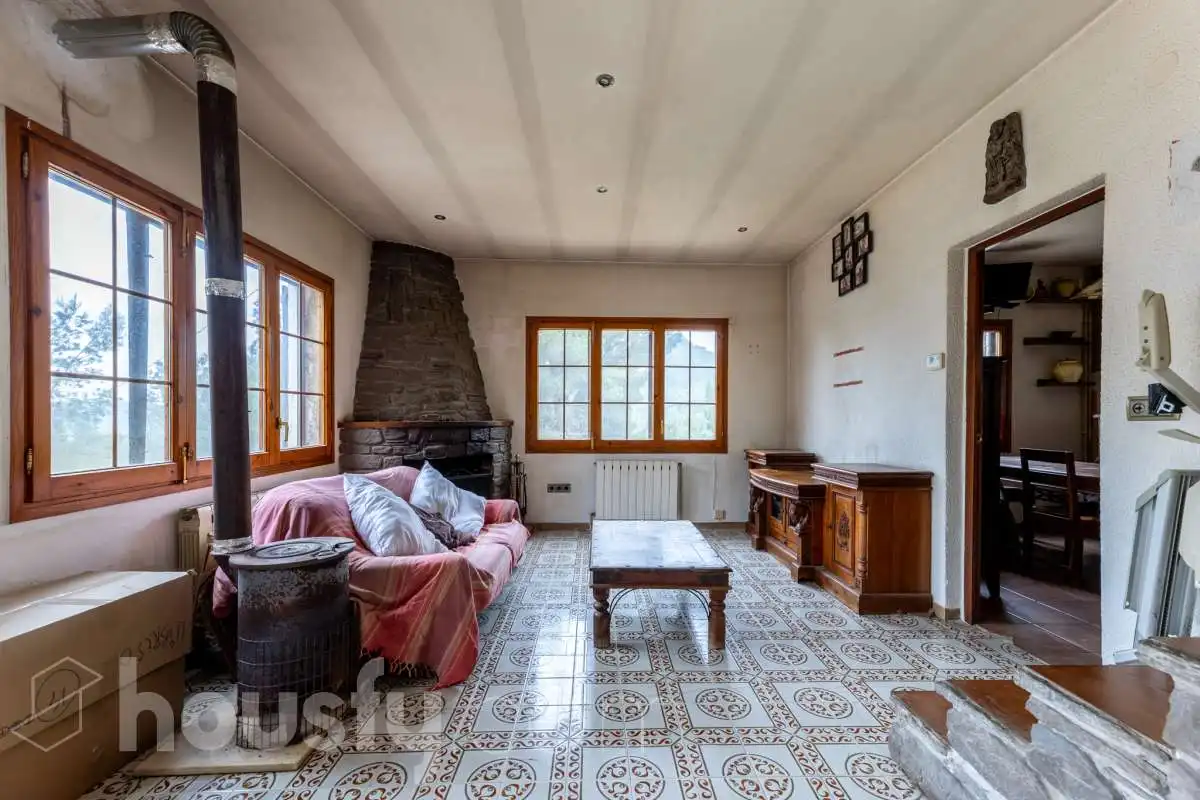 Sala d'estar de Casa o xalet en venda en Torrelles de Foix amb Aire condicionat, Calefacció i Jardí privat