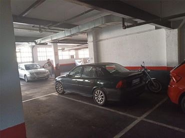 Einzelparkplatz zur Miete in Plaza Cristóbal Colón 3