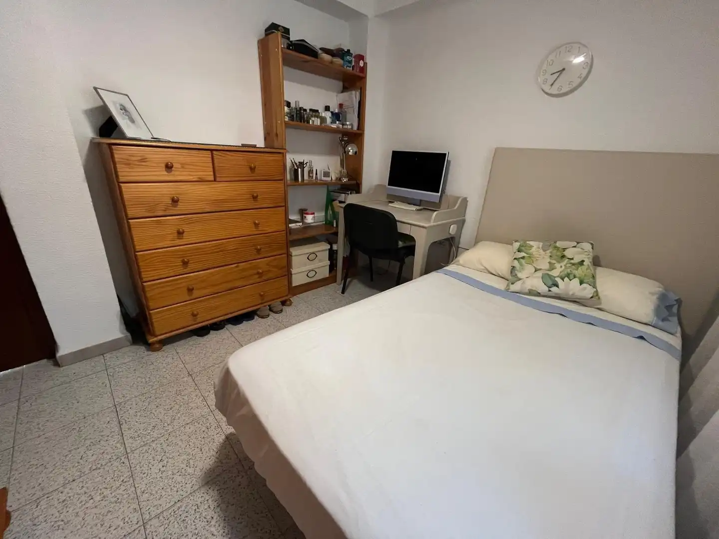 Bedroom of Flat for sale in Sevilla  with Air Conditioner, Furnished and Balcony
