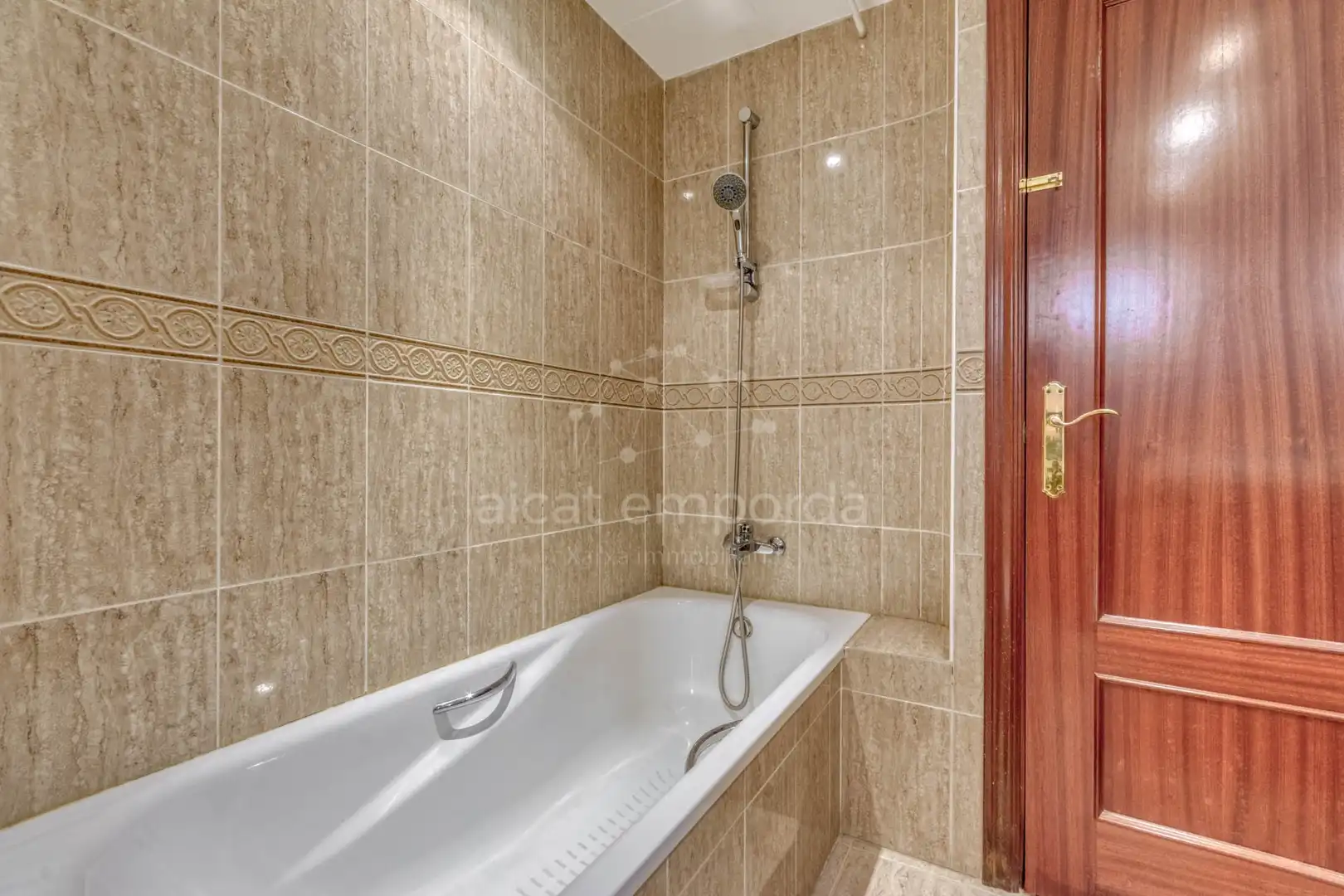 Badezimmer von Wohnung zum Verkauf in Roses mit Privatgarten und Terrasse
