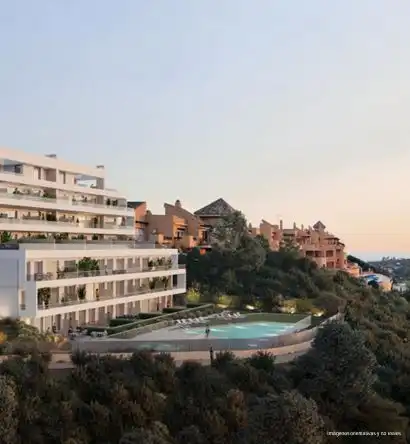 Vista exterior de Apartament en venda en Estepona amb Aire condicionat, Calefacció i Jardí privat