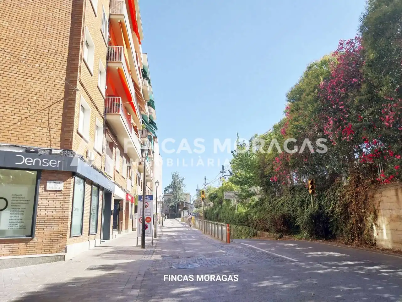 Vista exterior de Garatge en venda en Sant Cugat del Vallès amb Alarma