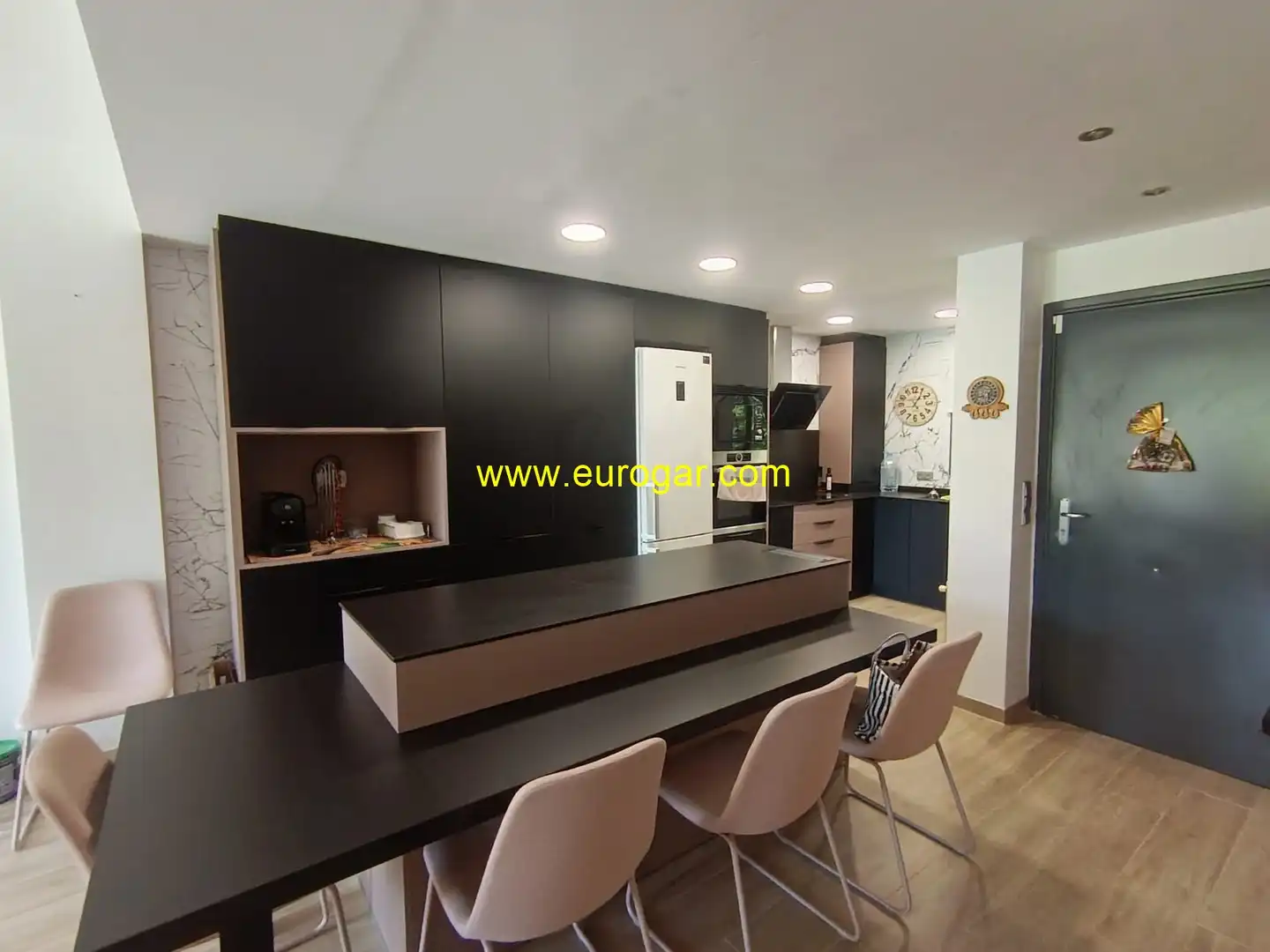 Cuina de Apartament en venda en Chiva amb Aire condicionat, Calefacció i Piscina comunitària
