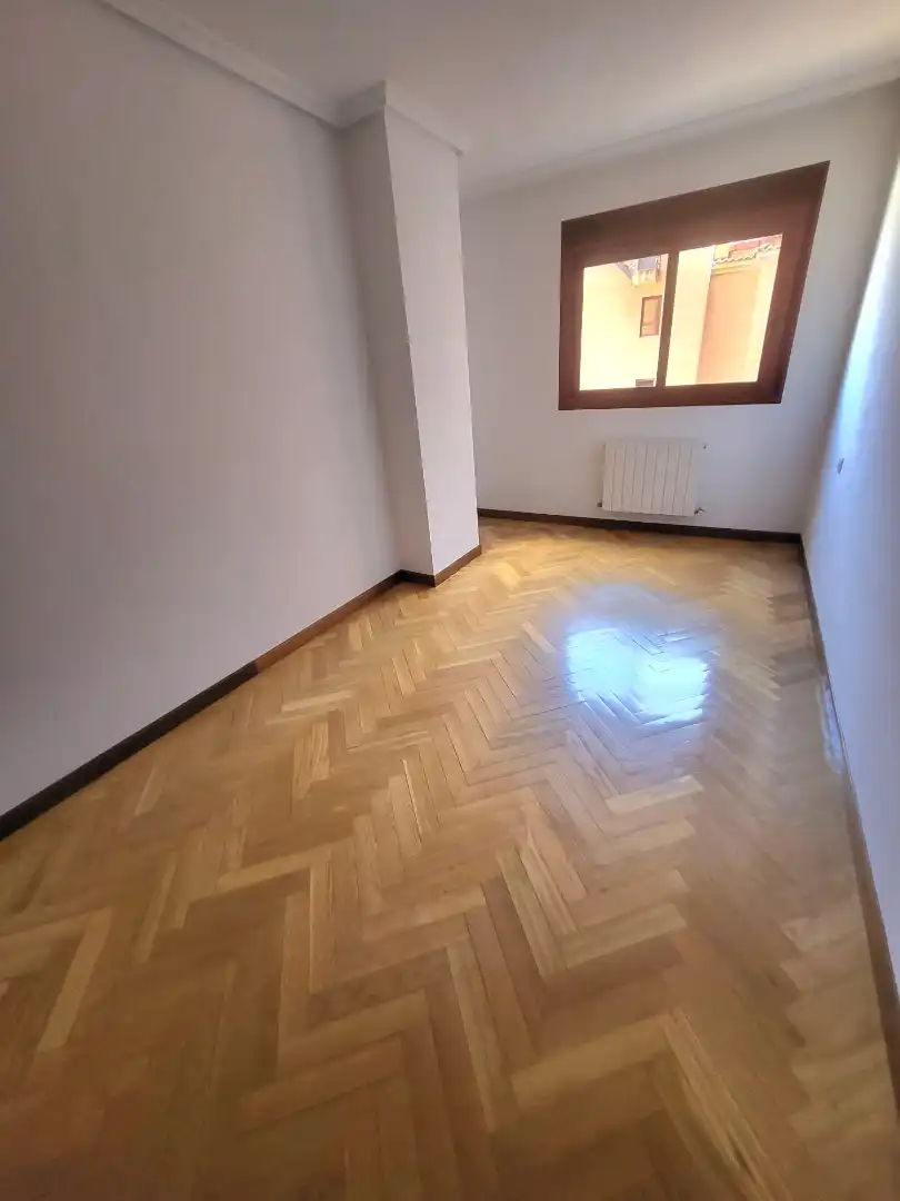 Schlafzimmer von Wohnung zur Miete in Cáceres mit Klimaanlage, Heizung und Parkett
