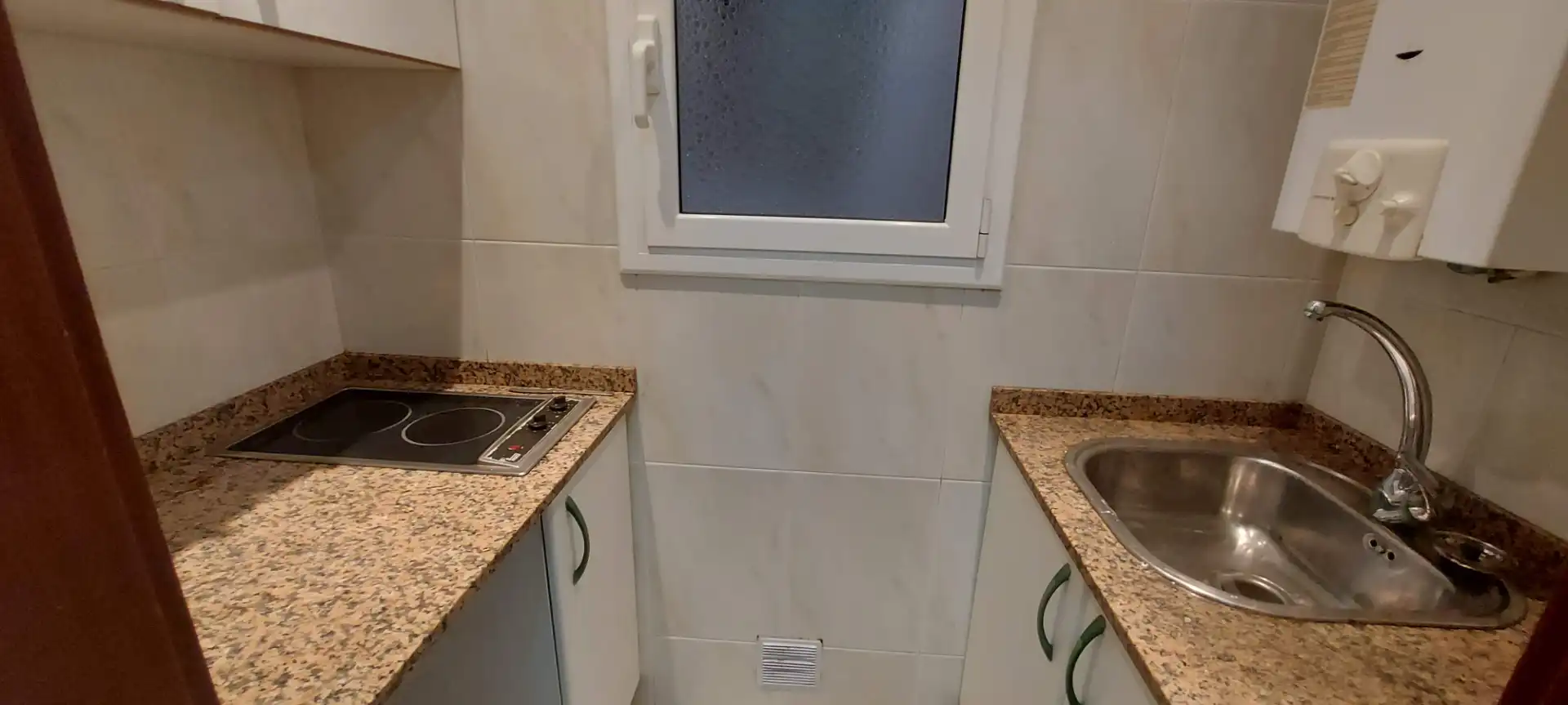 Cuina de Local de lloguer en Barcelona amb Aire condicionat