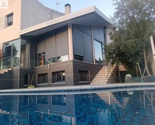 Vista exterior de Casa o xalet en venda en Cáceres Capital amb Terrassa, Traster i Piscina