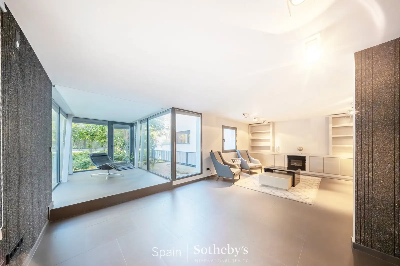 Sala d'estar de Casa o xalet en venda en Madrid amb Aire condicionat, Calefacció i Jardí privat