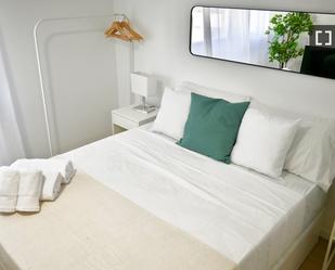 Bedroom of Flat to rent in  Madrid Capital  with Air Conditioner, Heating and Internet