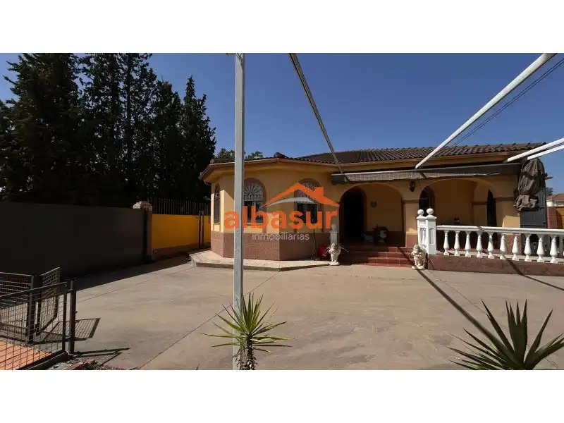 Vista exterior de Casa o xalet en venda en Periurbano Oeste - Sierra