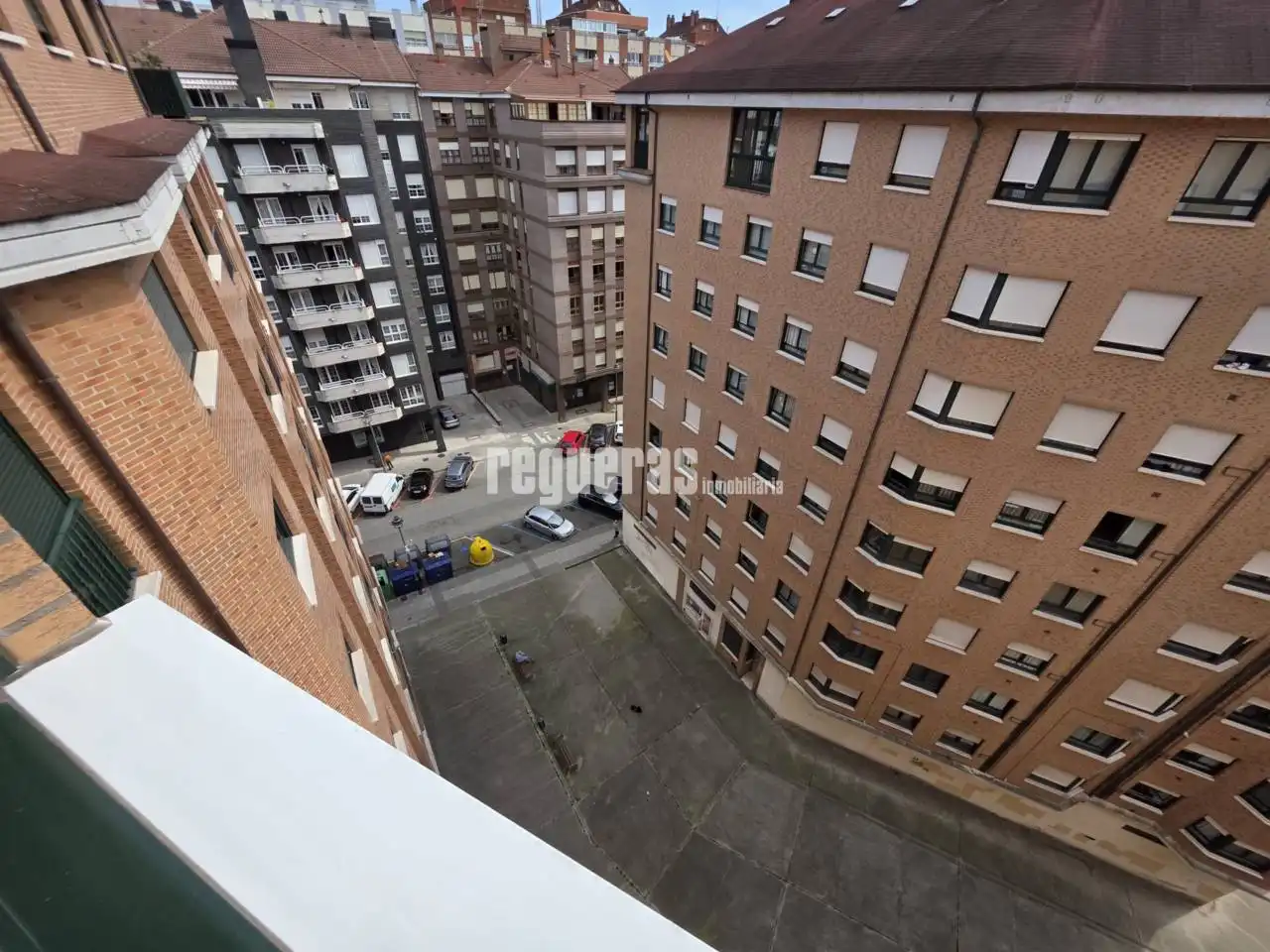 Vista exterior de Apartamento de alquiler en Avilés con Calefacción y Trastero