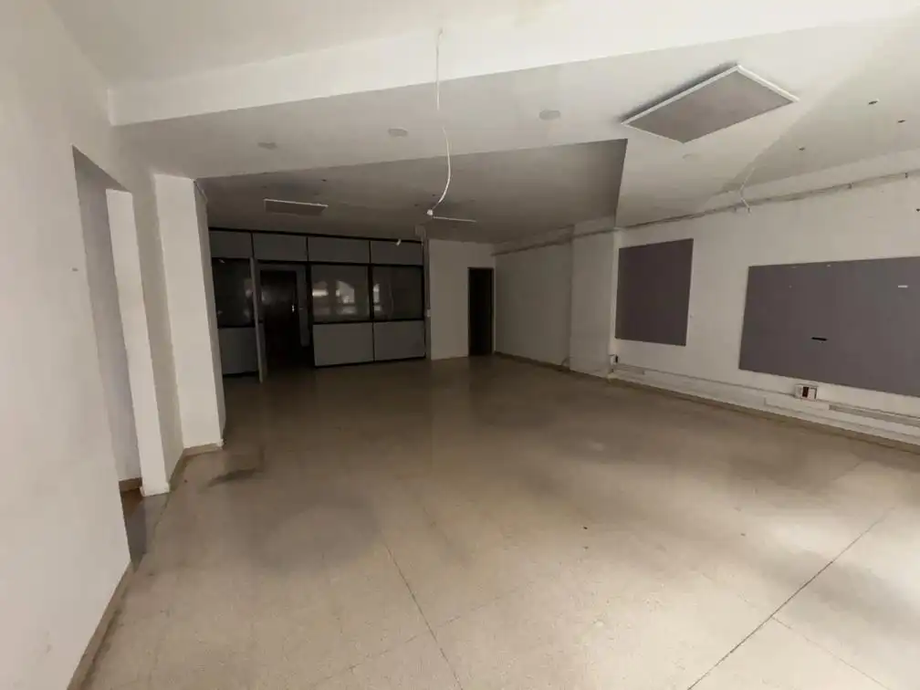 Commercial properties for sale in Cesáreo Alierta, 23, La Granja