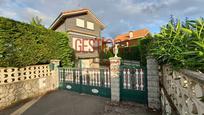 Vista exterior de Casa o xalet en venda en Arnuero amb Terrassa i Piscina