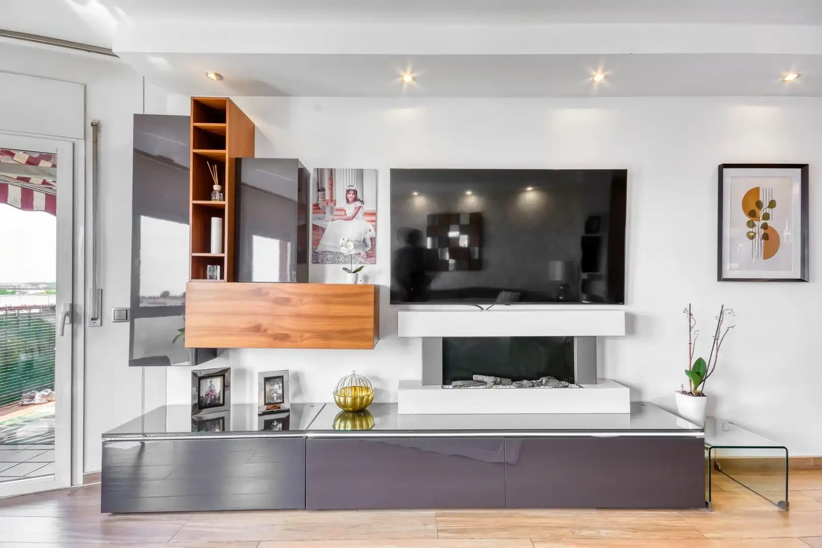 Living room of Flat for sale in Figueres  with Terrace, Oven and Microwave