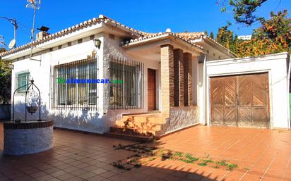 Vista exterior de Casa o xalet en venda en Almuñécar amb Traster i Piscina