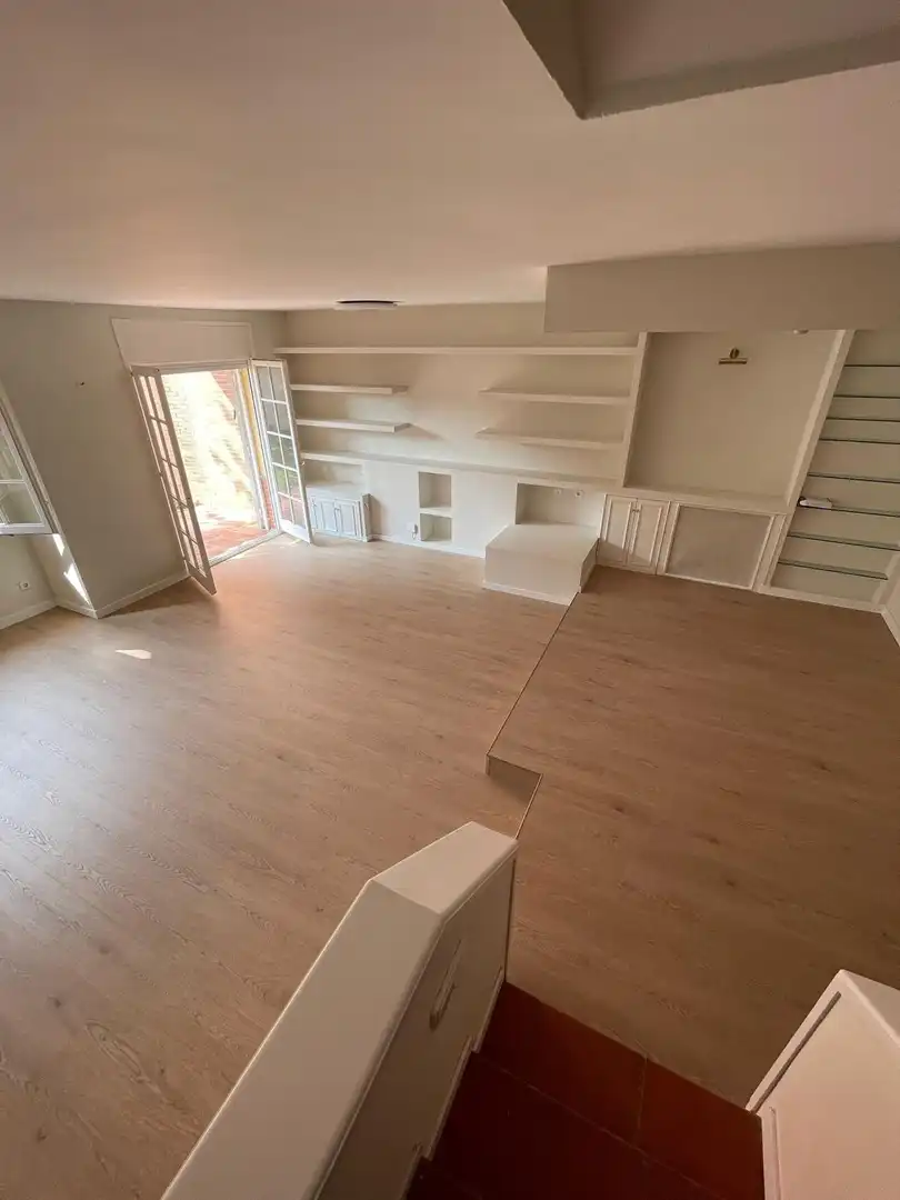 Wohnzimmer von Einfamilien-Reihenhaus zur Miete in Sant Andreu de Llavaneres mit Klimaanlage, Privatgarten und Balkon
