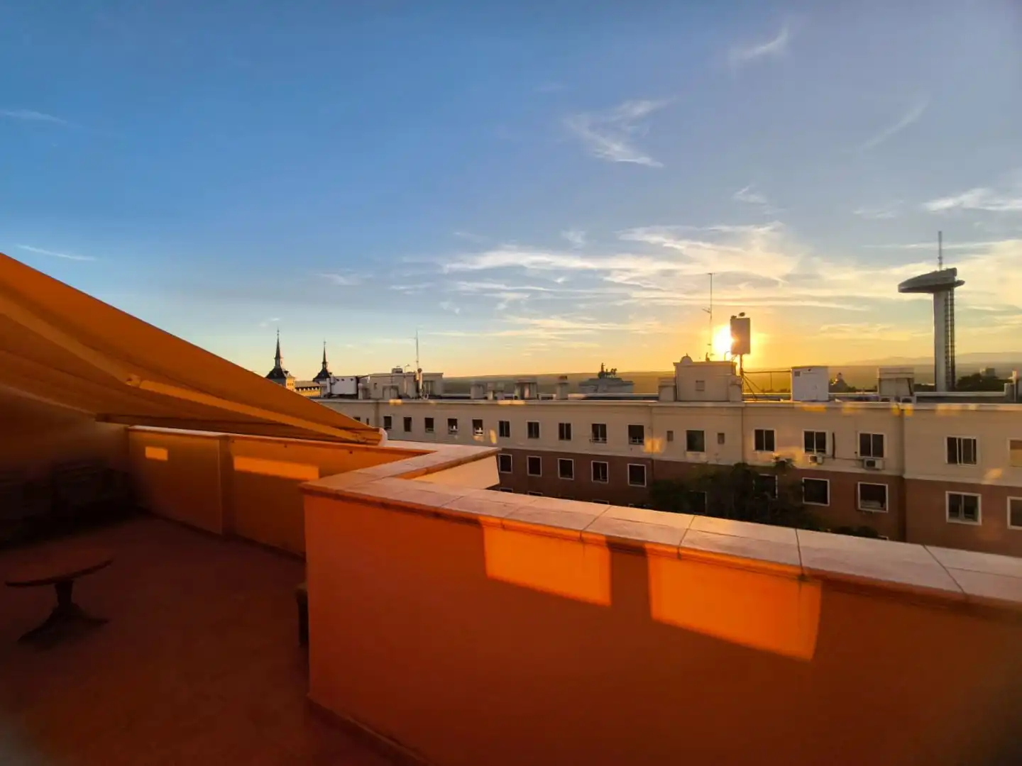 Außenansicht von Dachboden zur Miete in  Madrid Capital mit Klimaanlage, Terrasse und Balkon