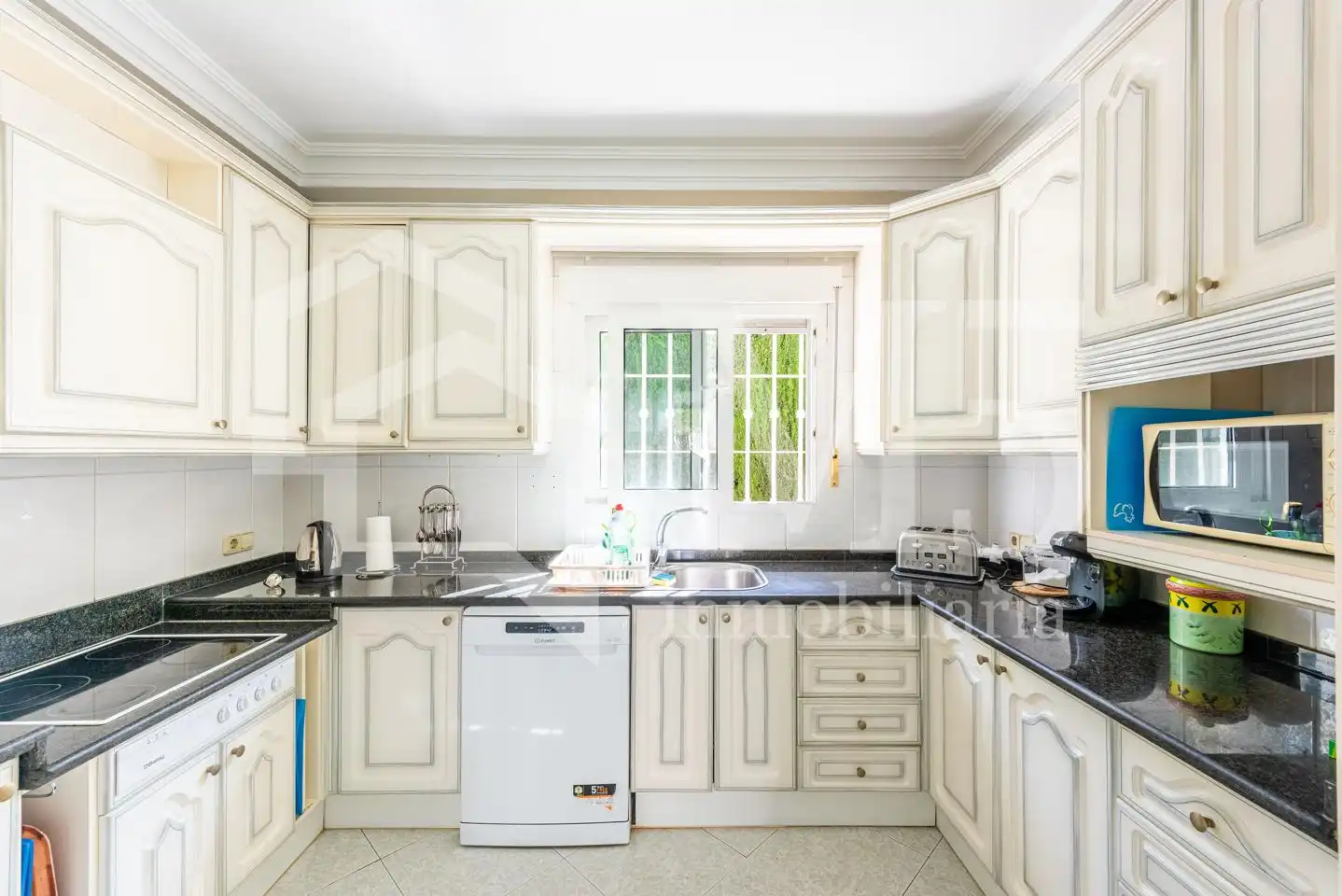 Cocina de Casa o chalet en venta en Vélez-Málaga con Jardín privado, Terraza y Piscina