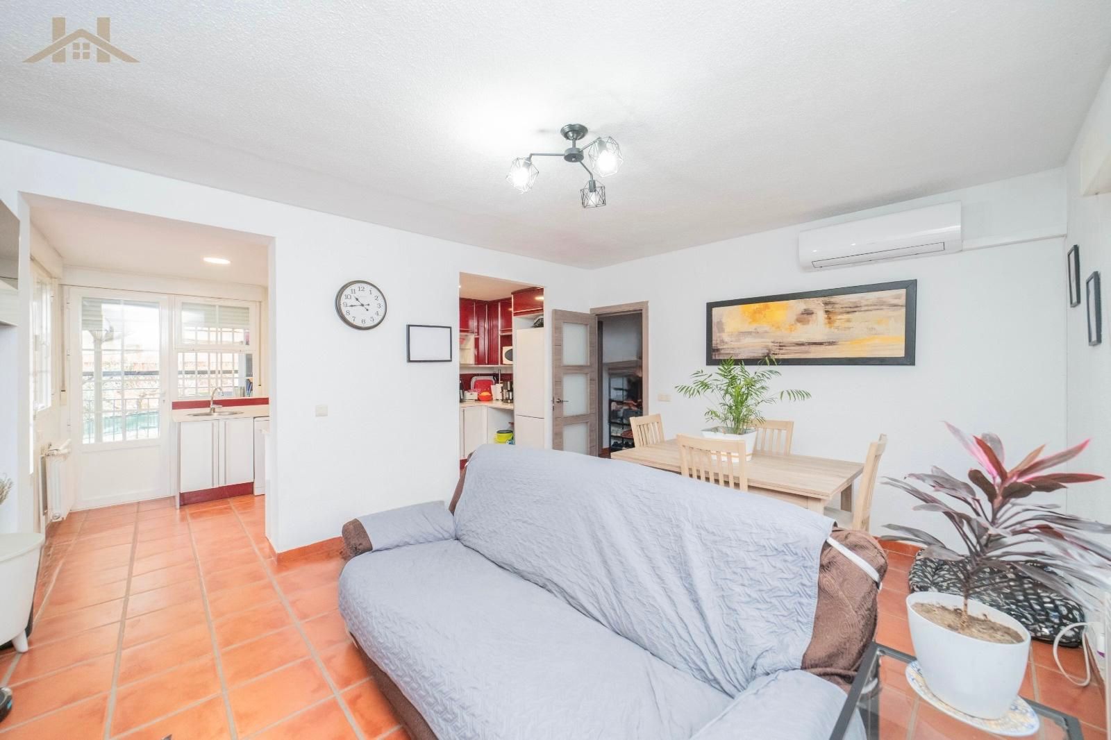 Sala d'estar de Casa o xalet en venda en Villa del Prado amb Aire condicionat, Calefacció i Jardí privat