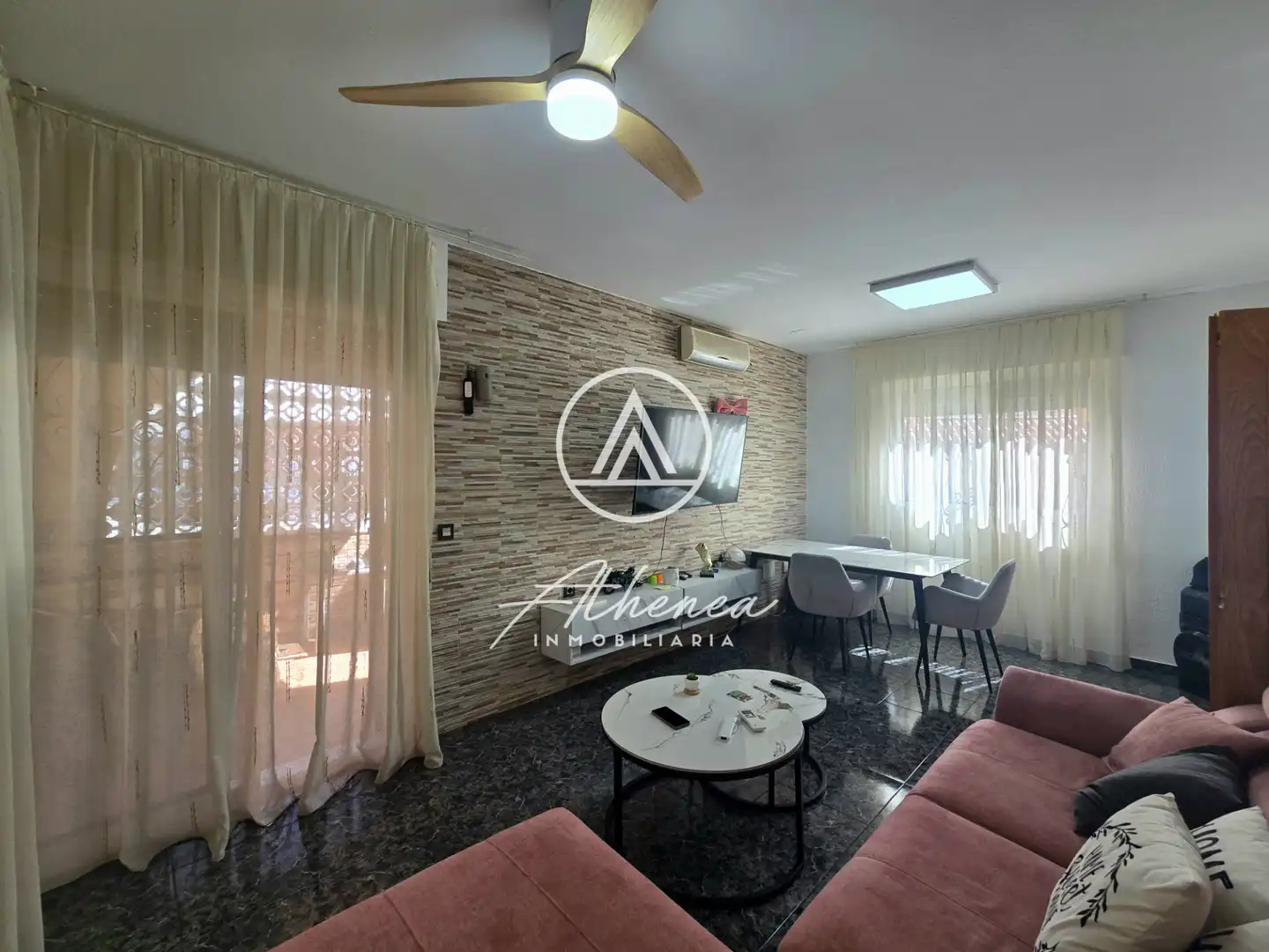 Sala de estar de Casa adosada en venta en Vícar con Aire acondicionado, Calefacción y Terraza