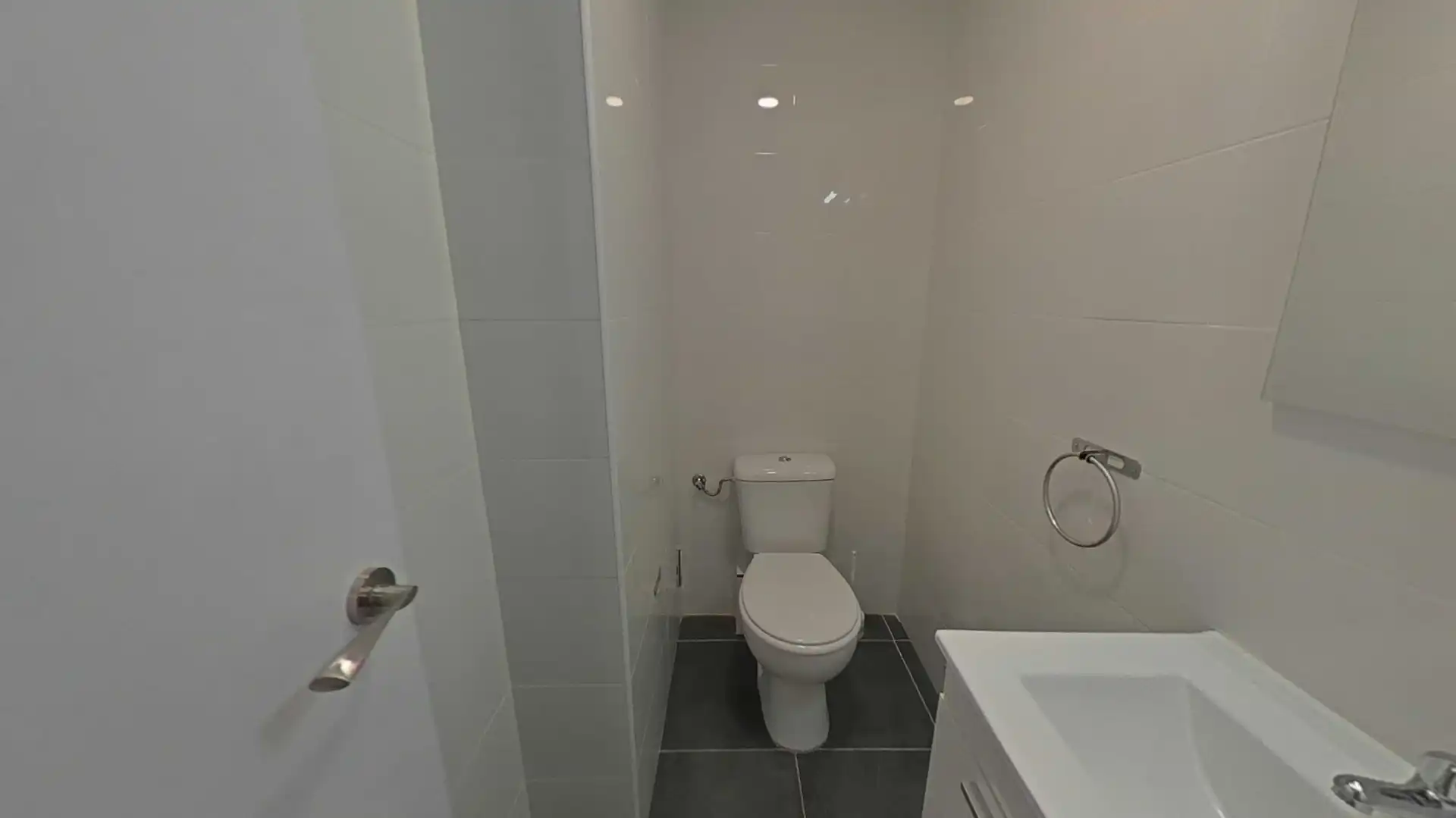 Bathroom of Flat for sale in Madrid