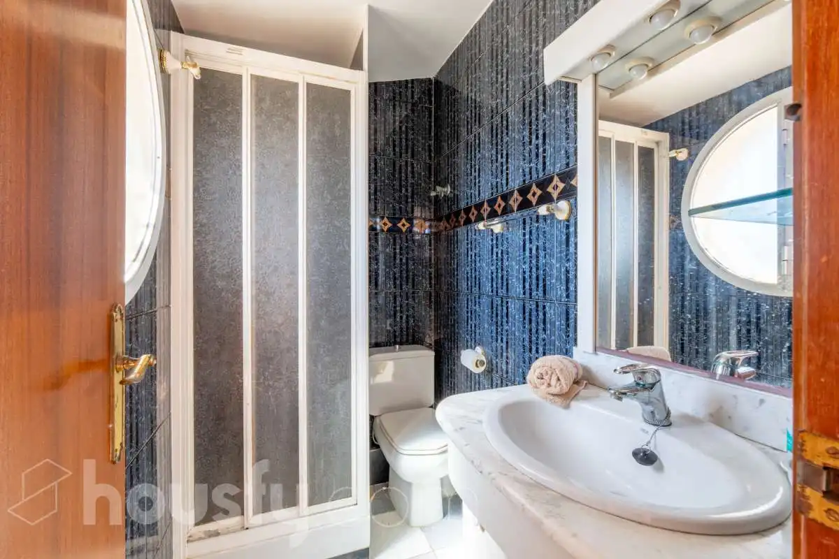 Bathroom of Houses for sale in Vilanova i la Geltrú  with Air Conditioner, Heating and Private garden