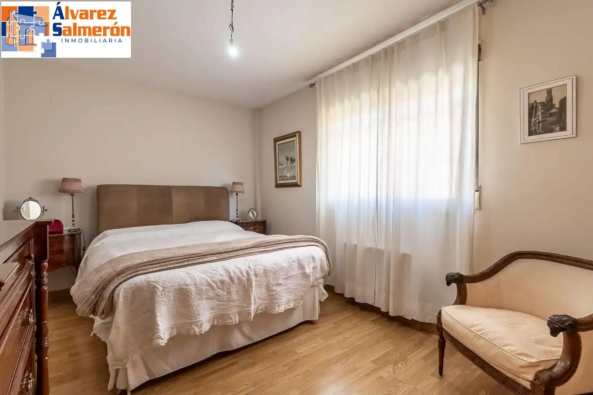 Habitación de Casa adosada en venta en Huétor Vega con Aire acondicionado, Terraza y Trastero