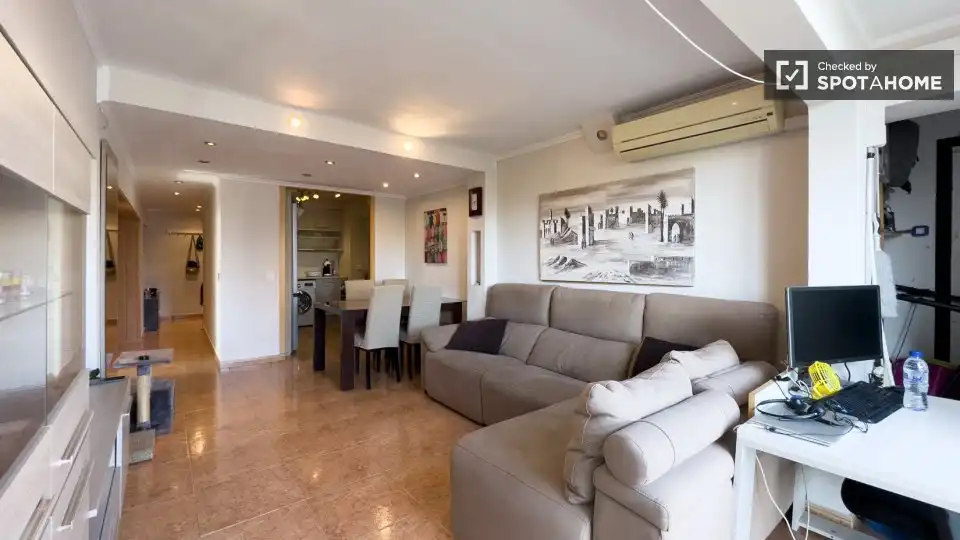 Sala de estar de Piso para compartir en Sant Adrià de Besòs con Aire acondicionado, Calefacción y Amueblado