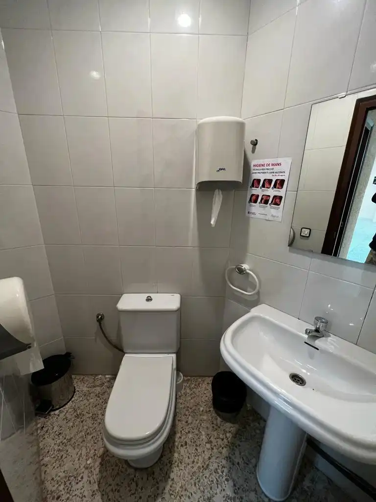 Bany de Local en venda en Martorell amb Aire condicionat, Calefacció i Alarma