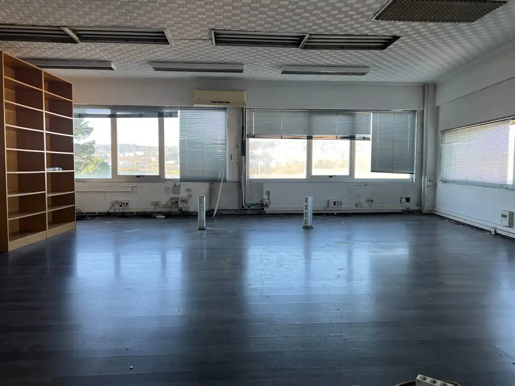 Nave industrial de alquiler en Oleiros con Calefacción