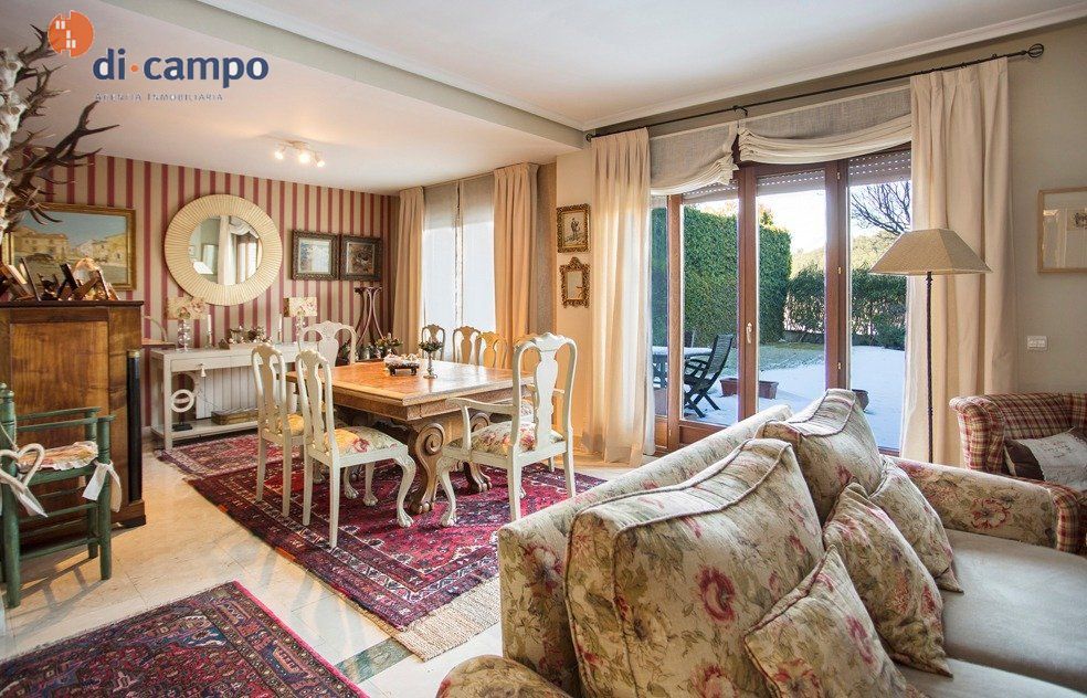 Sala de estar de Casa adosada en venta en Valladolid Capital con Calefacción, Jardín privado y Parquet