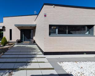 Exterior view of House or chalet for sale in Simancas  with Air Conditioner, Heating and Private garden