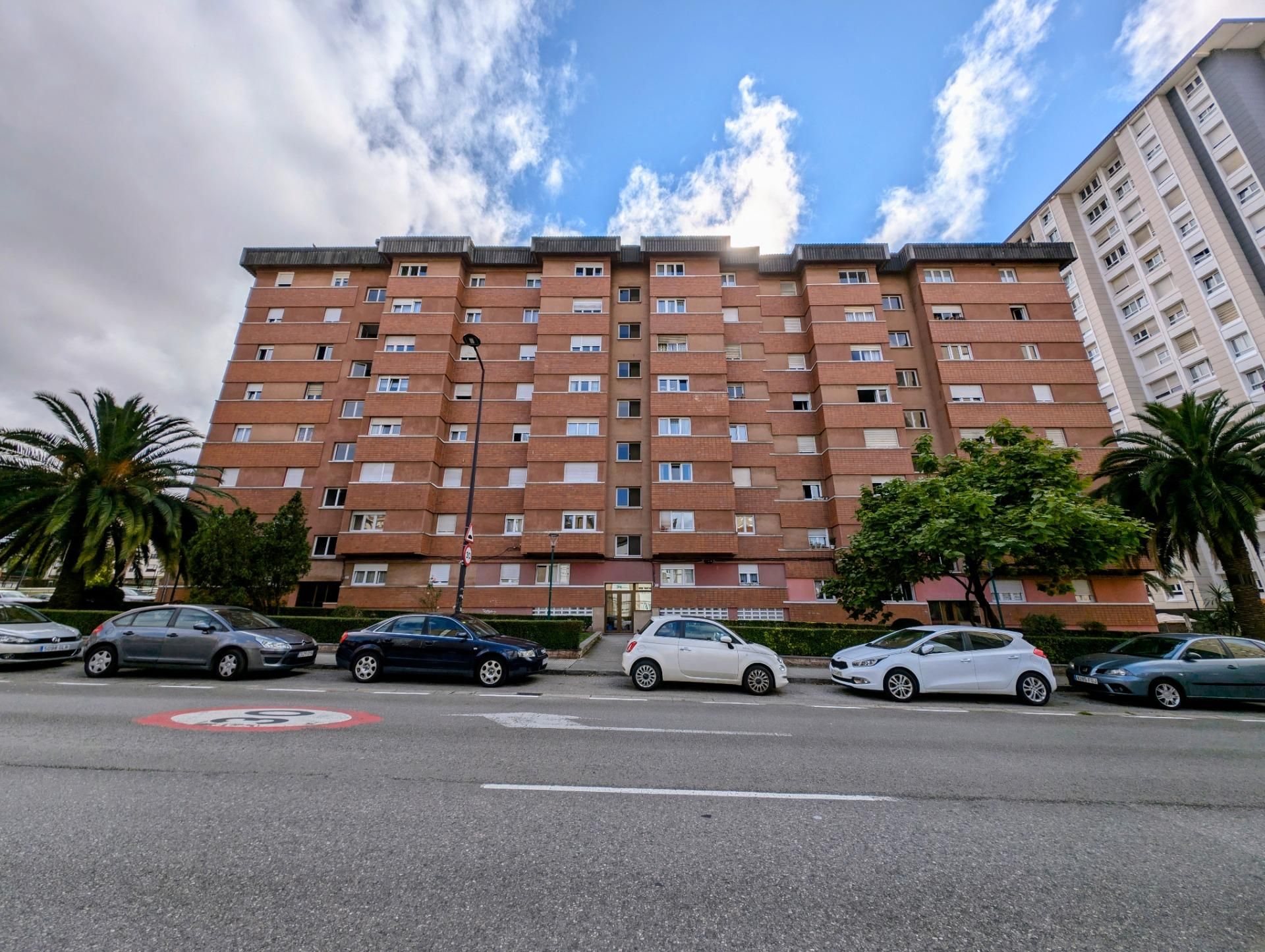 Vista exterior de Piso en venta en Gijón  con Trastero