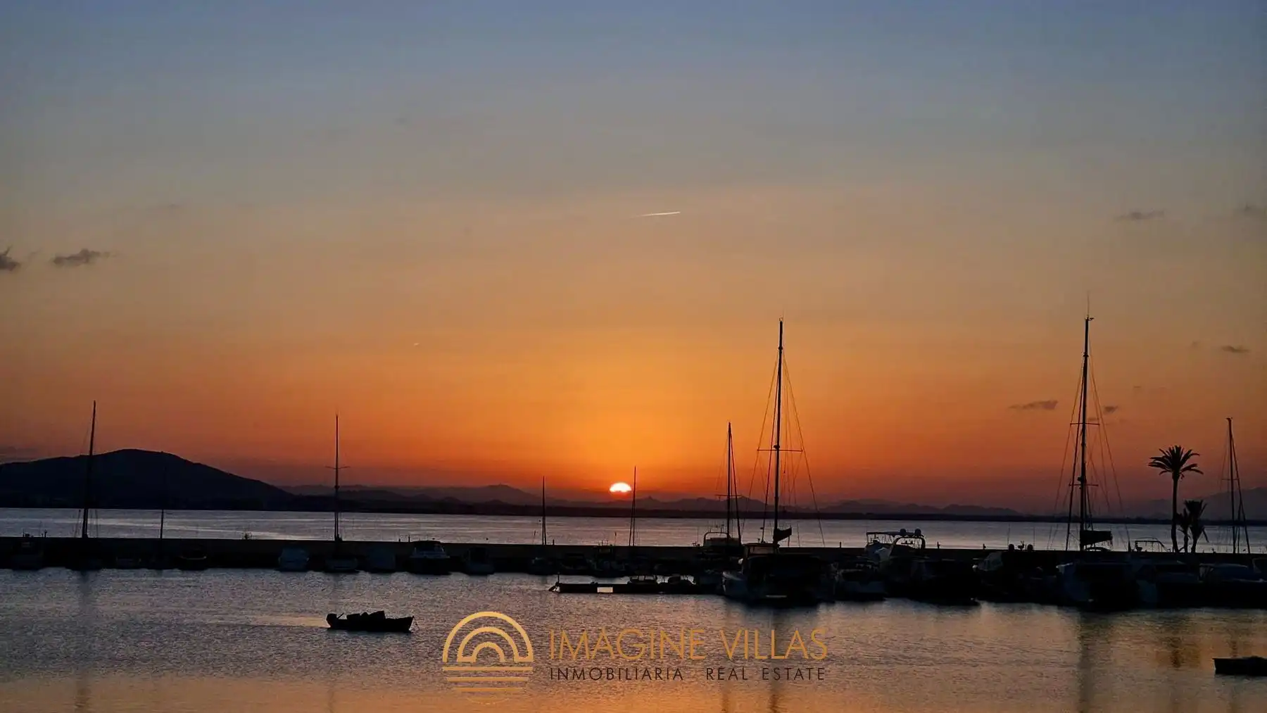 Vista exterior de Apartamento en venta en La Manga del Mar Menor con Amueblado y Piscina comunitaria