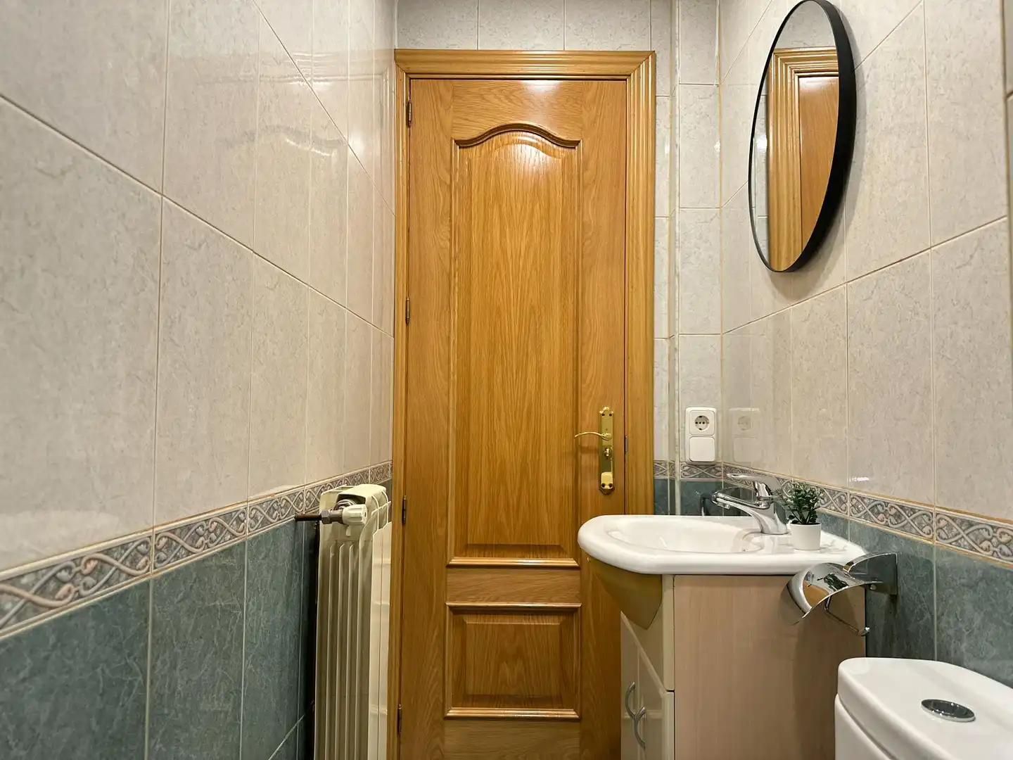 Bathroom of Flat for rent in Madrid  with Air Conditioner, Heating and Furnished